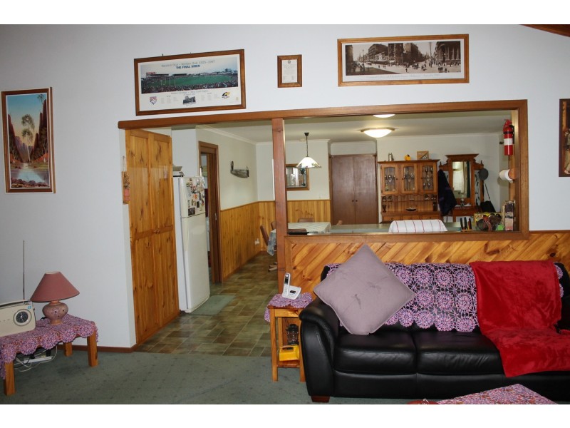 22 Blackwood Street, Ballan VIC 3342