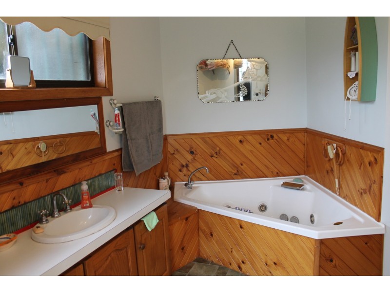 22 Blackwood Street, Ballan VIC 3342