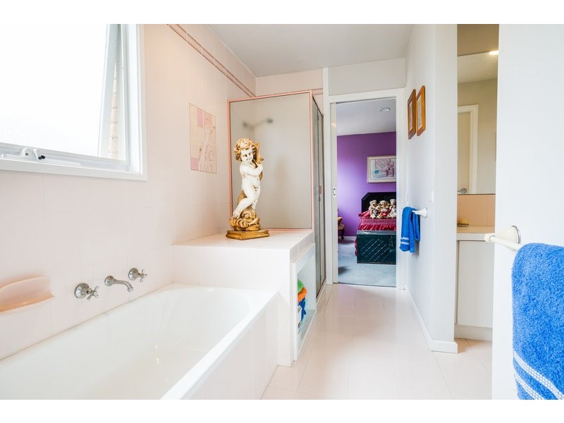 84 Sundew Avenue, Long Forest VIC 3340
