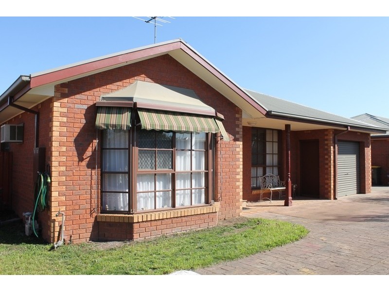 2/6 Waddell Street, Bacchus Marsh VIC 3340