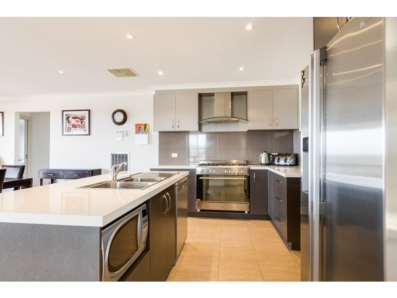 14 Kyle Way, Bacchus Marsh VIC 3340