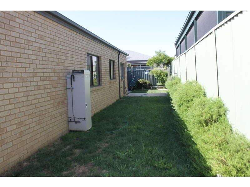 1/23 Atkinson Street, Ballan VIC 3342