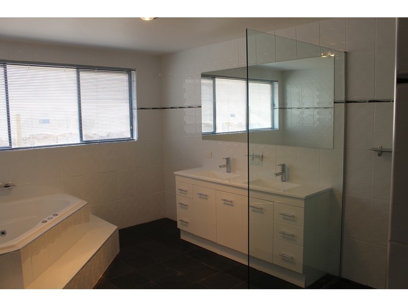 17 Condons Lane, Bacchus Marsh VIC 3340