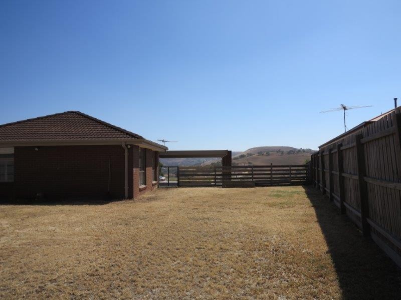 112 Underbank Boulevard, Bacchus Marsh VIC 3340