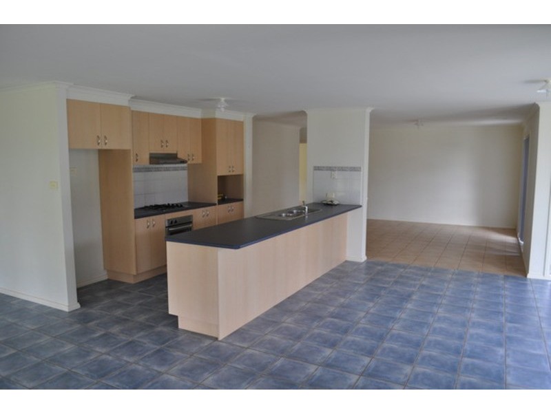 21 Cairns Drive, Bacchus Marsh VIC 3340