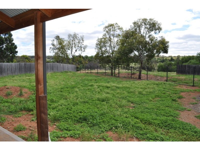 21 Cairns Drive, Bacchus Marsh VIC 3340