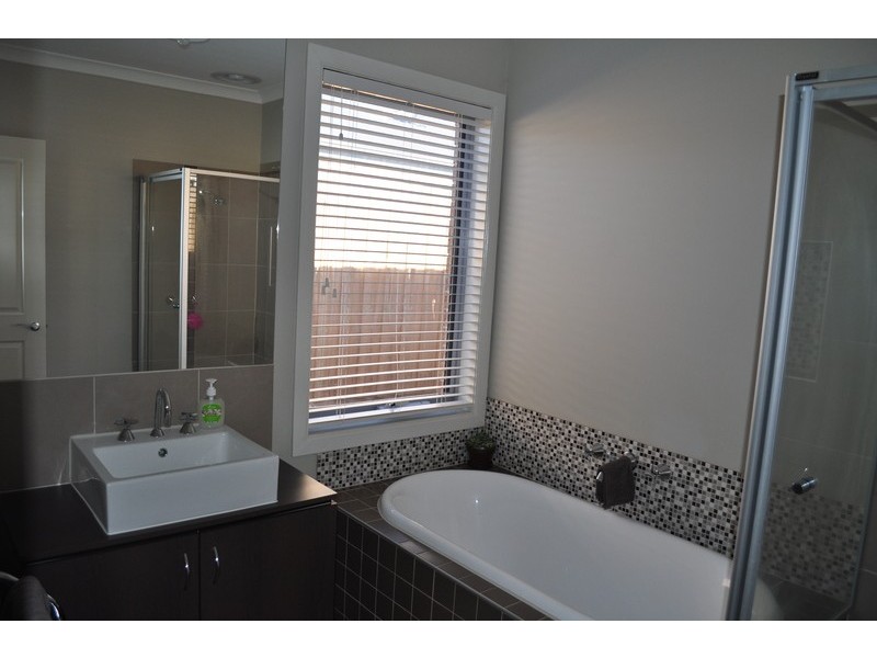 21 Silverdale Drive, Bacchus Marsh VIC 3340