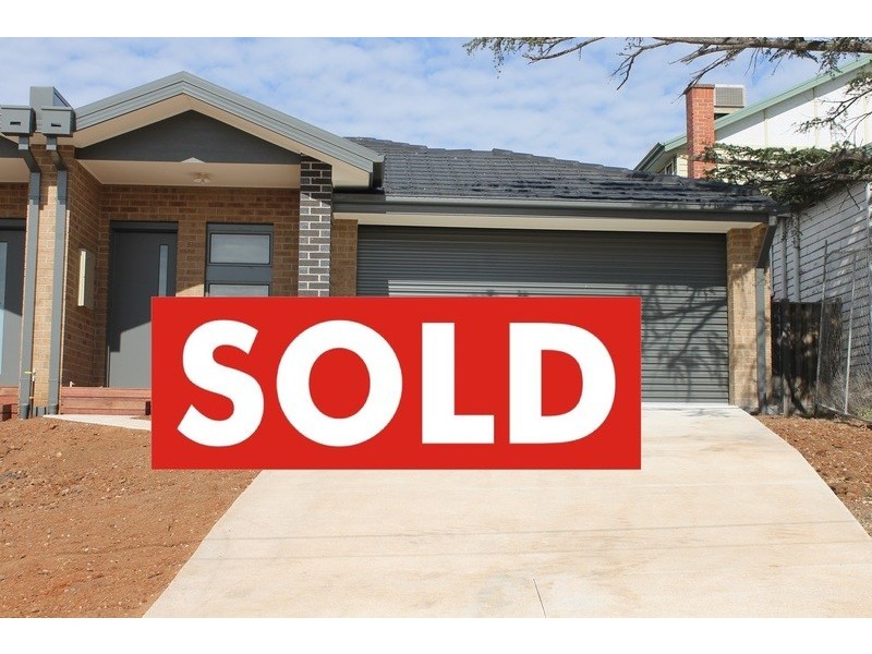 2/13 Powlett Street, Bacchus Marsh VIC 3340