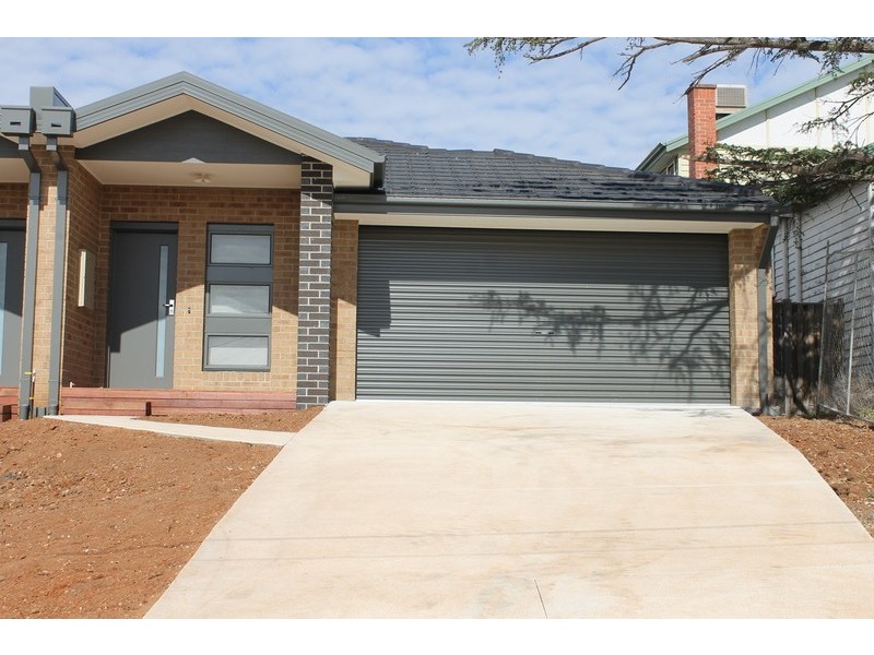 2/13 Powlett Street, Bacchus Marsh VIC 3340