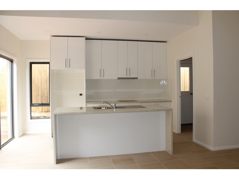 2/13 Powlett Street, Bacchus Marsh VIC 3340