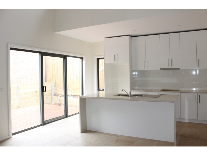 2/13 Powlett Street, Bacchus Marsh VIC 3340