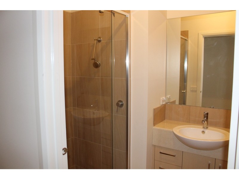 2/13 Powlett Street, Bacchus Marsh VIC 3340