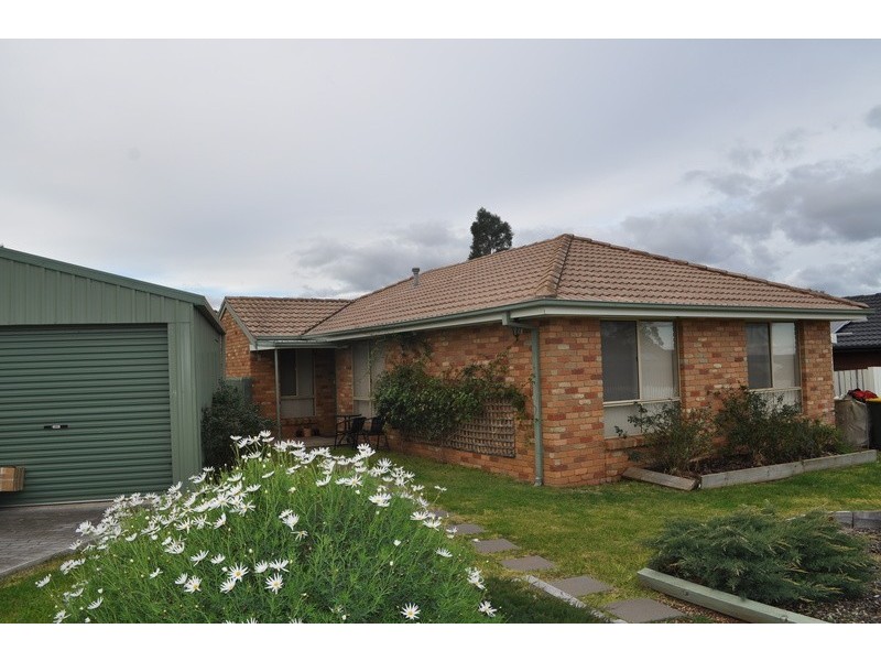 98 Underbank Boulevard, Bacchus Marsh VIC 3340