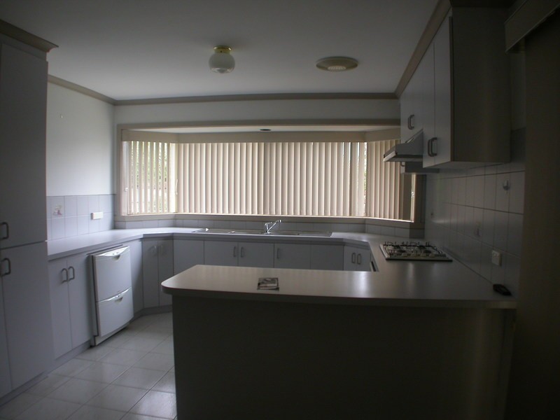 98 Underbank Boulevard, Bacchus Marsh VIC 3340