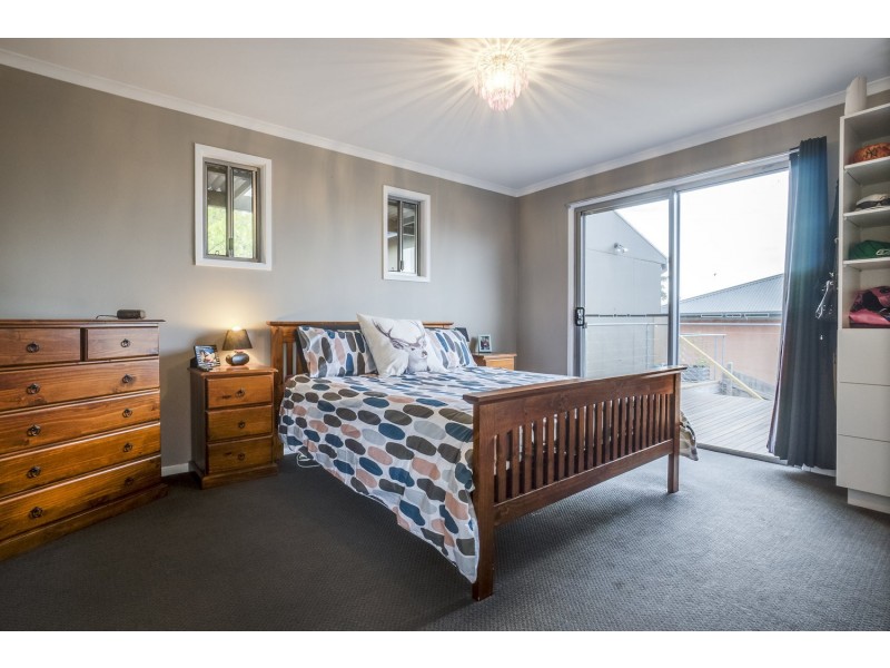 13 Riversdale Crescent, Bacchus Marsh VIC 3340