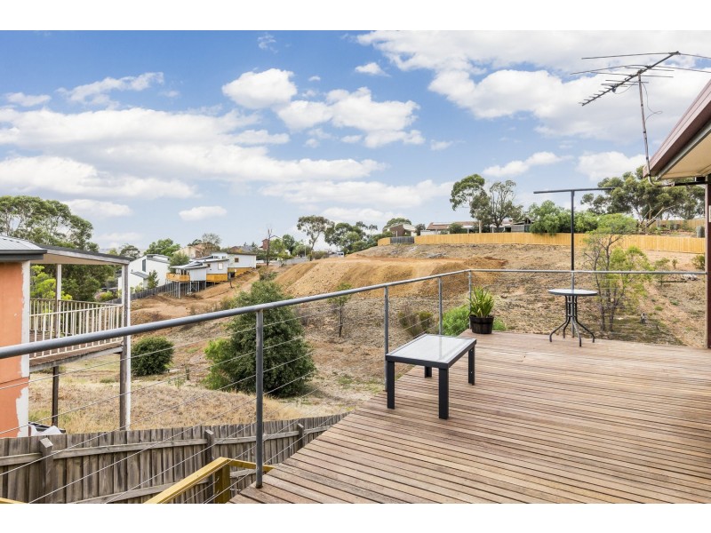 13 Riversdale Crescent, Bacchus Marsh VIC 3340