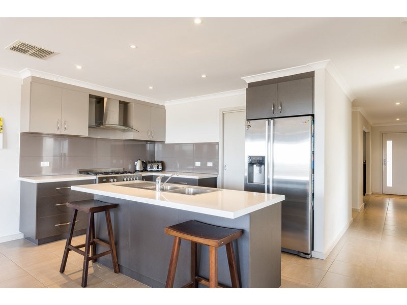 14 Kyle Way, Bacchus Marsh VIC 3340