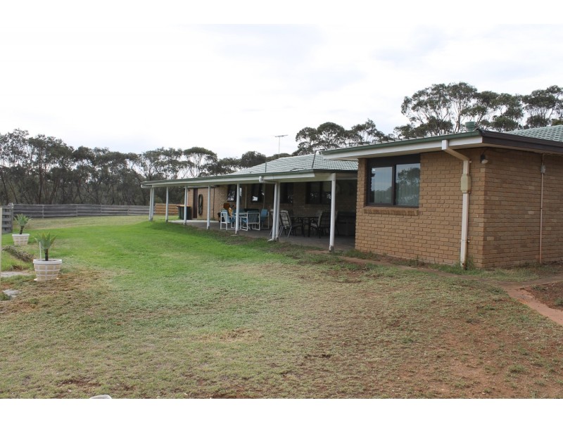 106 Canopus Circuit, Long Forest VIC 3340