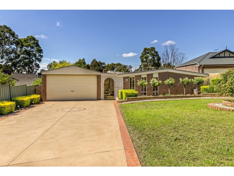 28 St Andrews Way, Bacchus Marsh VIC 3340
