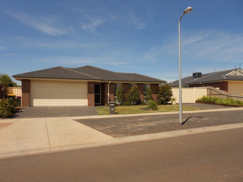 8 Tilley Drive, Bacchus Marsh VIC 3340