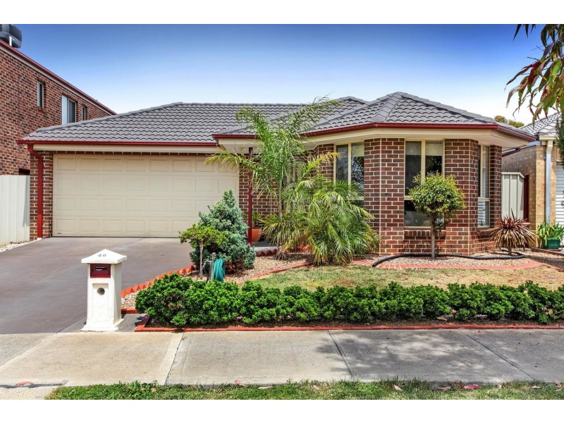 40 Naracoorte Drive, Caroline Springs VIC 3023