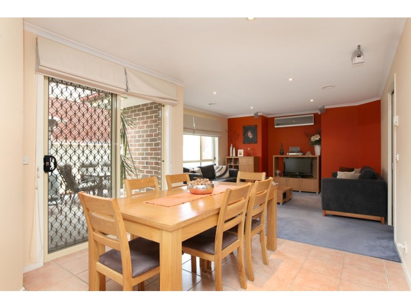 40 Naracoorte Drive, Caroline Springs VIC 3023