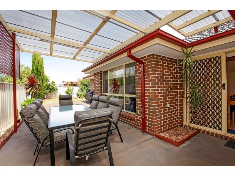 40 Naracoorte Drive, Caroline Springs VIC 3023