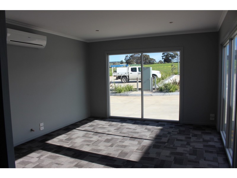 2/9 Kennedy Place, Bacchus Marsh VIC 3340