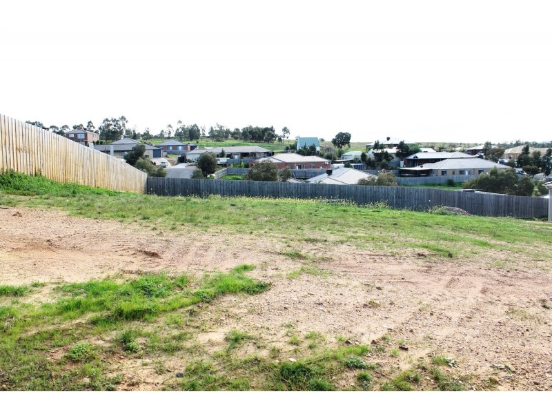 8 Lilly Pilly Court, Bacchus Marsh VIC 3340