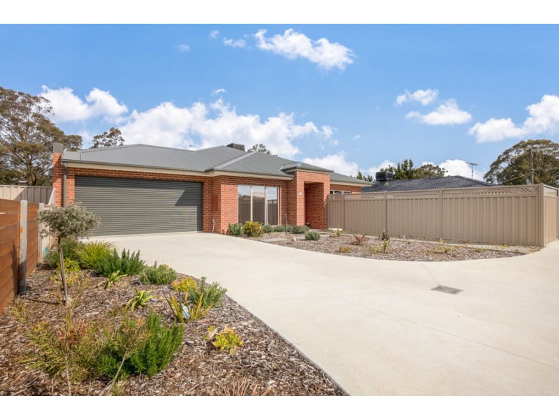 15 McMahon Drive, Ballan VIC 3342