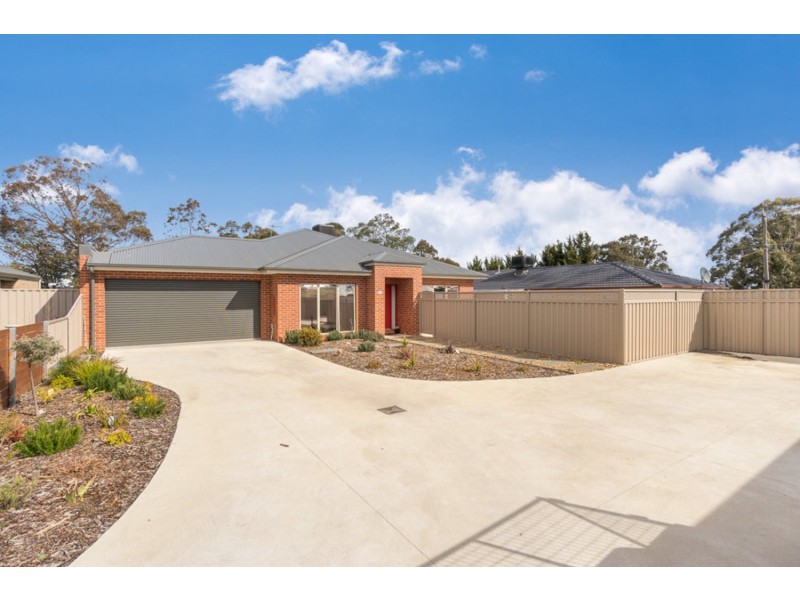 15 McMahon Drive, Ballan VIC 3342