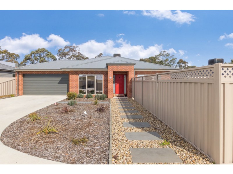 15 McMahon Drive, Ballan VIC 3342