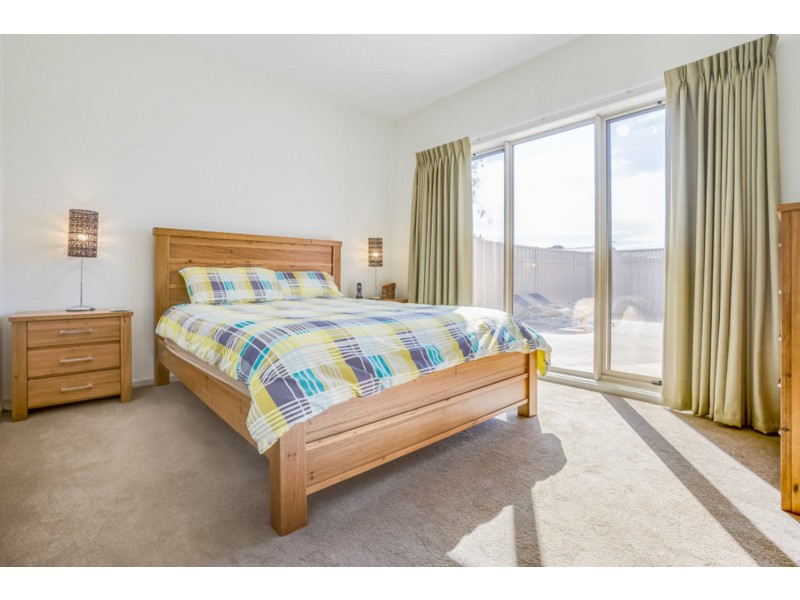15 McMahon Drive, Ballan VIC 3342