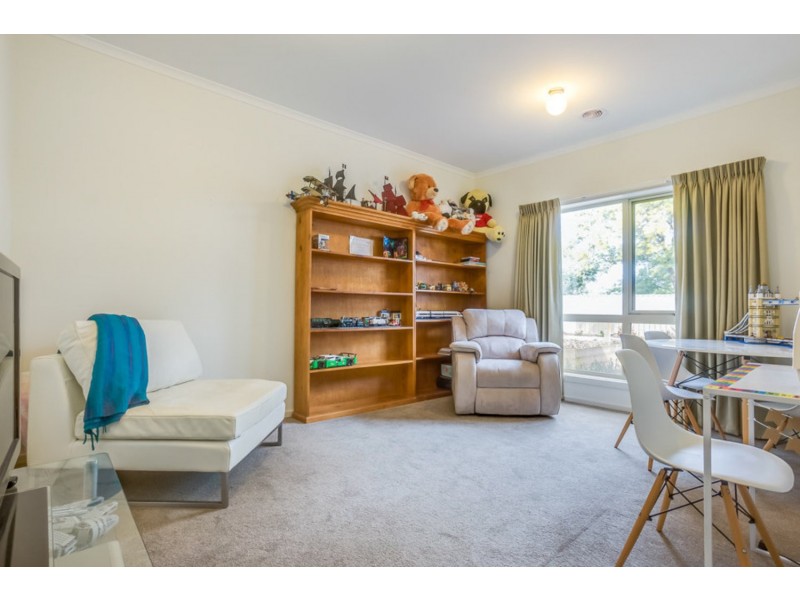 15 McMahon Drive, Ballan VIC 3342