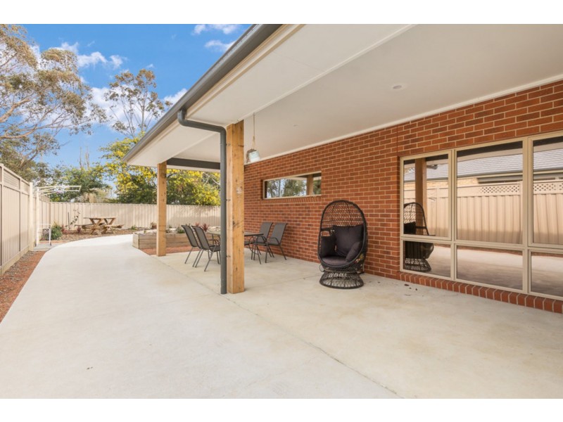 15 McMahon Drive, Ballan VIC 3342
