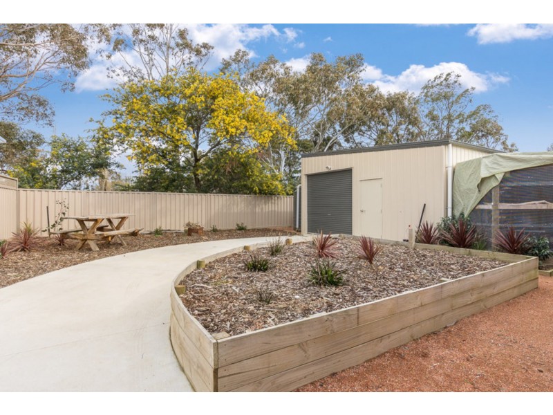 15 McMahon Drive, Ballan VIC 3342