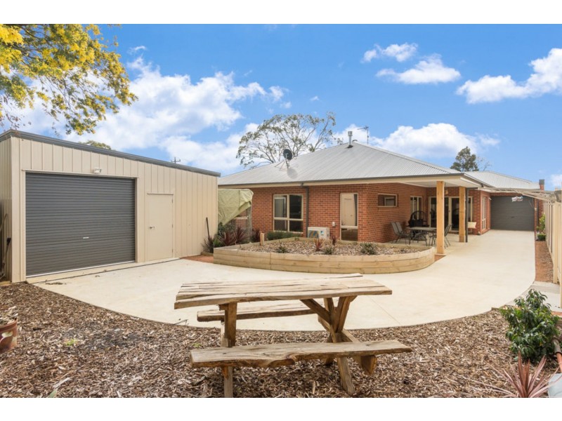 15 McMahon Drive, Ballan VIC 3342