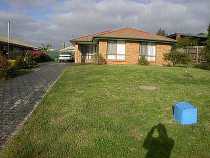 8 McLeod Drive, Darley VIC 3340