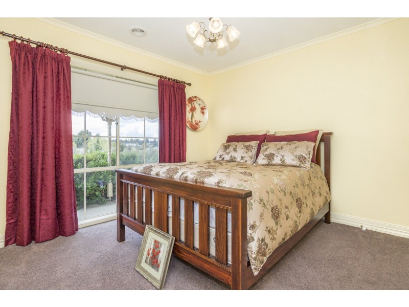 55 Connor Court, Ballan VIC 3342