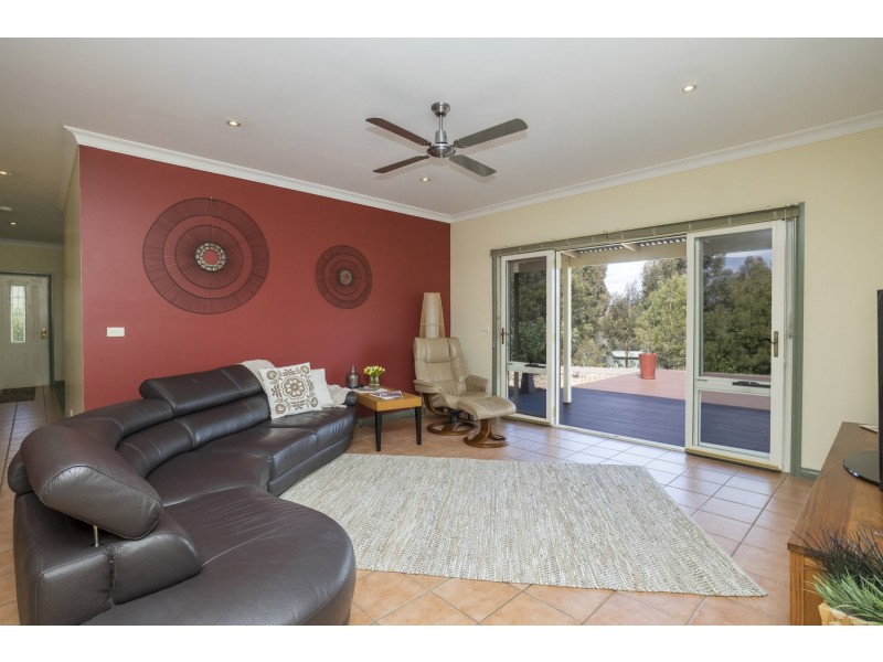 518 Myrniong-Korobeit Road, Greendale VIC 3341