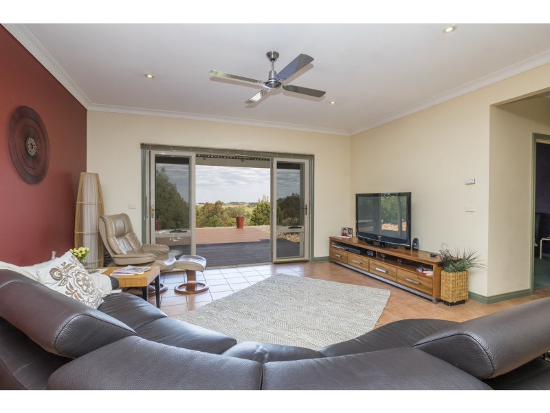 518 Myrniong-Korobeit Road, Greendale VIC 3341