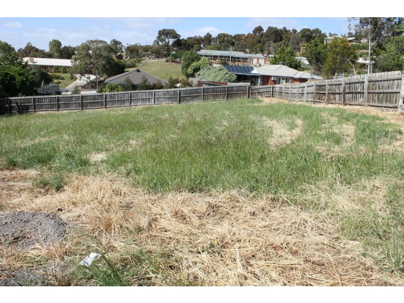 27a Riversdale Crescent, Bacchus Marsh VIC 3340