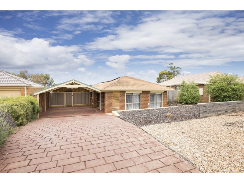 71 Underbank Boulevard, Bacchus Marsh VIC 3340