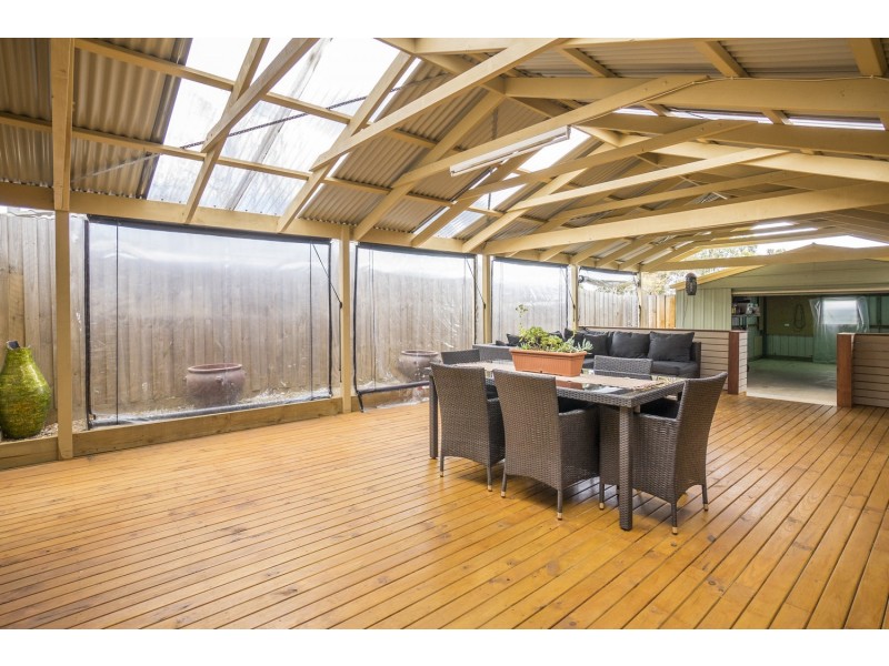 71 Underbank Boulevard, Bacchus Marsh VIC 3340