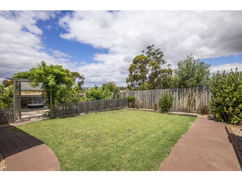 71 Underbank Boulevard, Bacchus Marsh VIC 3340