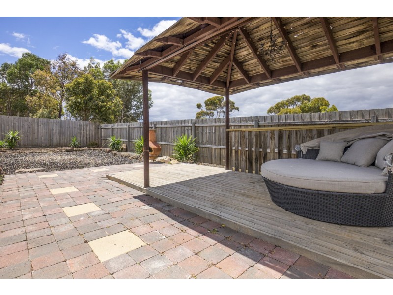 71 Underbank Boulevard, Bacchus Marsh VIC 3340