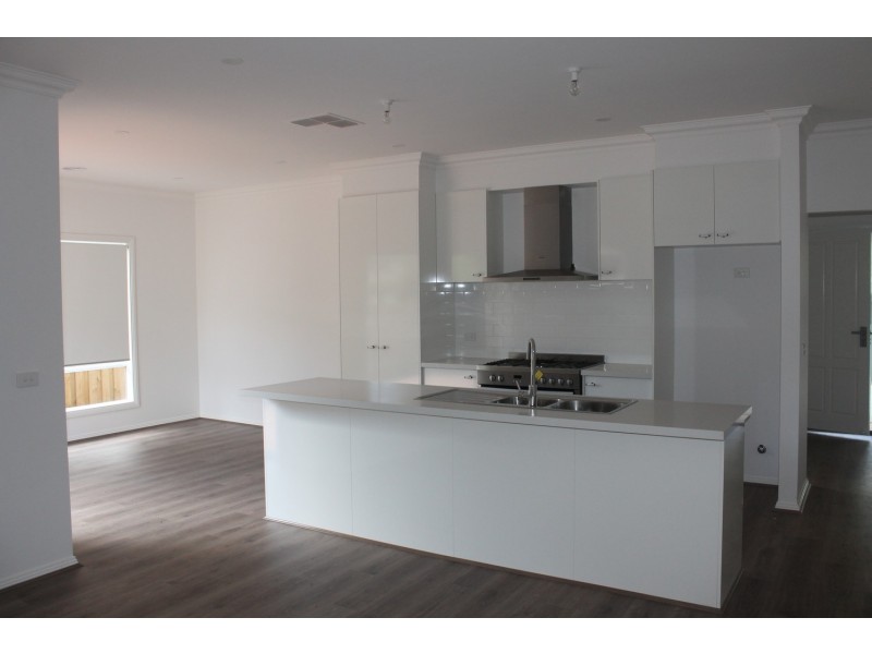 2/10 McCrae Street, Bacchus Marsh VIC 3340