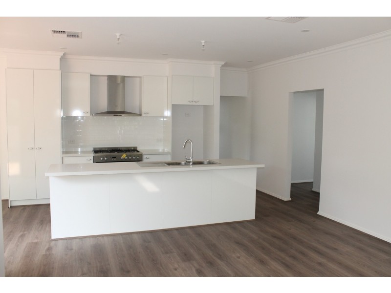 2/10 McCrae Street, Bacchus Marsh VIC 3340