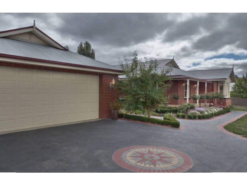 14 Lyon Place, Ballan VIC 3342