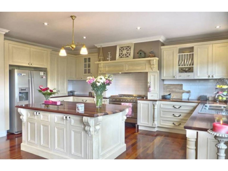 14 Lyon Place, Ballan VIC 3342